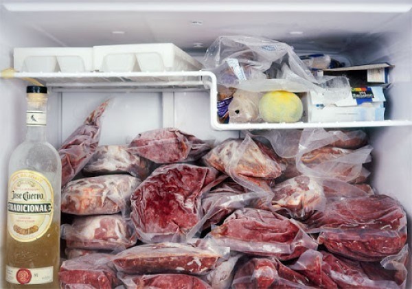 thực phẩm trong tủ lạnh bị đông đá